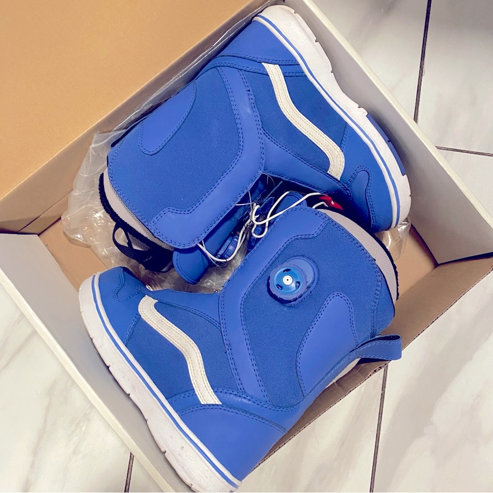 Vans snowboard boots. Women Sz9